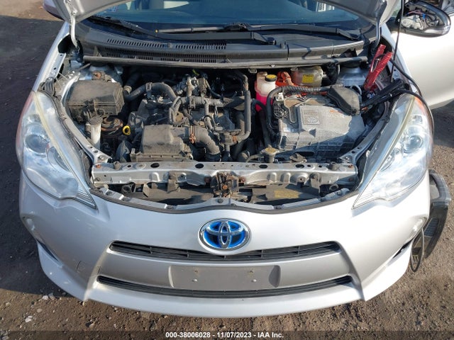 Toyota Prius C Two 2014 JTDKDTB39E1078820 Image 10