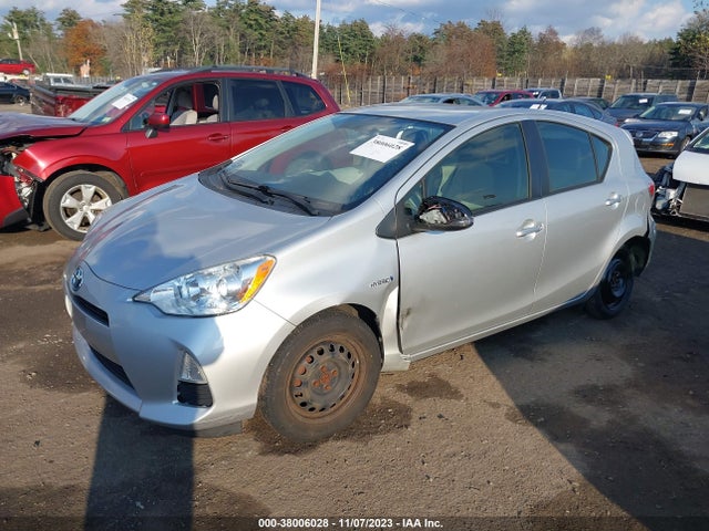 Toyota Prius C Two 2014 JTDKDTB39E1078820 Image 2