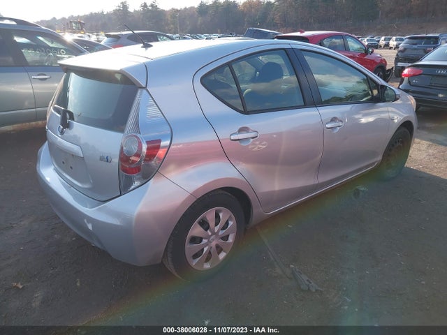 Toyota Prius C Two 2014 JTDKDTB39E1078820 Image 4