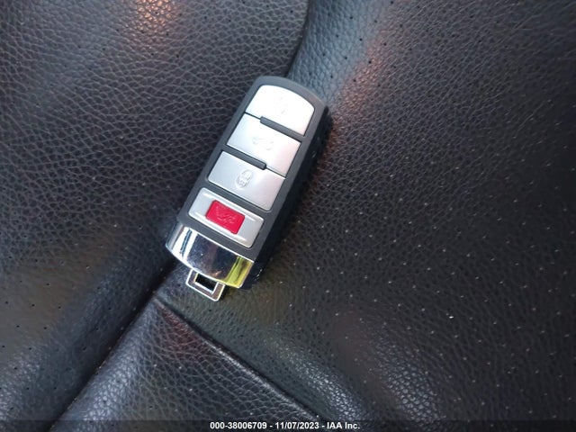 2010 VOLKSWAGEN PASSAT KOMFORT VIN: WVWXK7AN7AE054248
