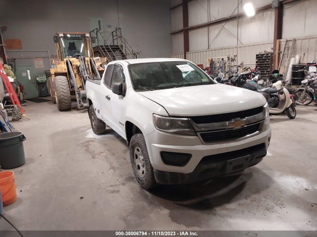 2015 1GCHSAEA3F1246774 main image