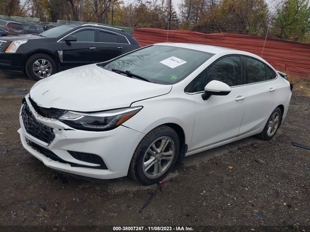 Chevrolet Cruze Lt Auto 2018 1G1BE5SM8J7202738 Image 2