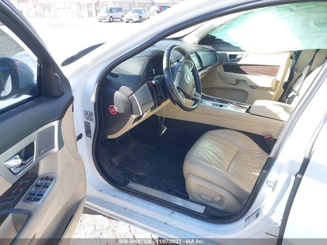 2013 JAGUAR XF SAJWJ0EFXD8S87523 Photo 4