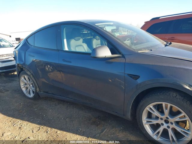 Tesla Model Y Long Range Dual Motor 2020 5YJYGDEE8LF016625 Image 13