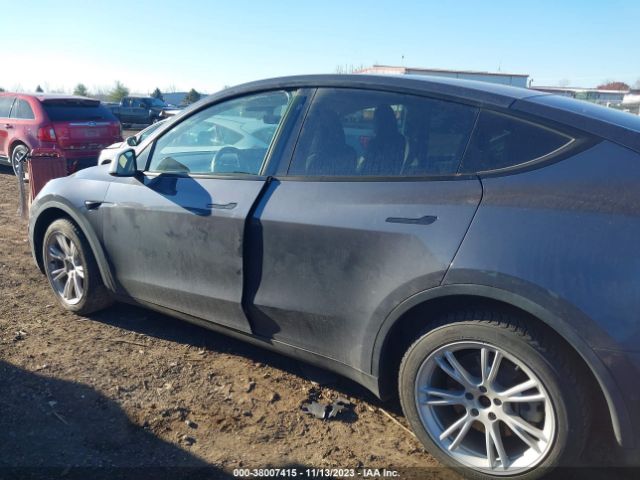 Tesla Model Y Long Range Dual Motor 2020 5YJYGDEE8LF016625 Image 14