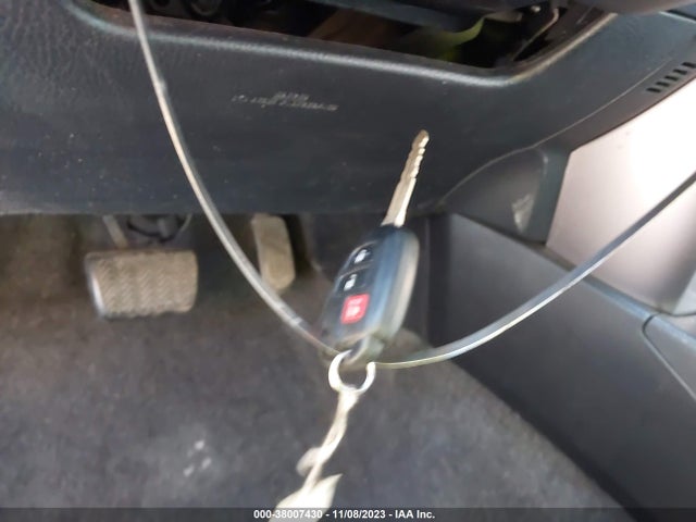 Toyota RAV4 LE 2017 JTMBFREV2HD199704 Image 11