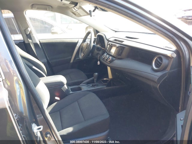 Toyota RAV4 LE 2017 JTMBFREV2HD199704 Image 5