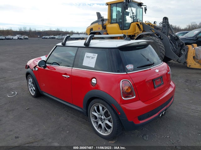 2008 MINI COOPER S WMWMF73508TV38589 Photo 2