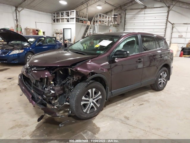 Toyota RAV4 LE 2018 2T3BFREV7JW765932 Image 2