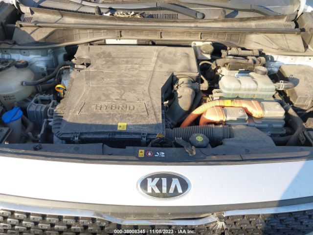 KNDCB3LC8J5158685 KIA NIRO LX