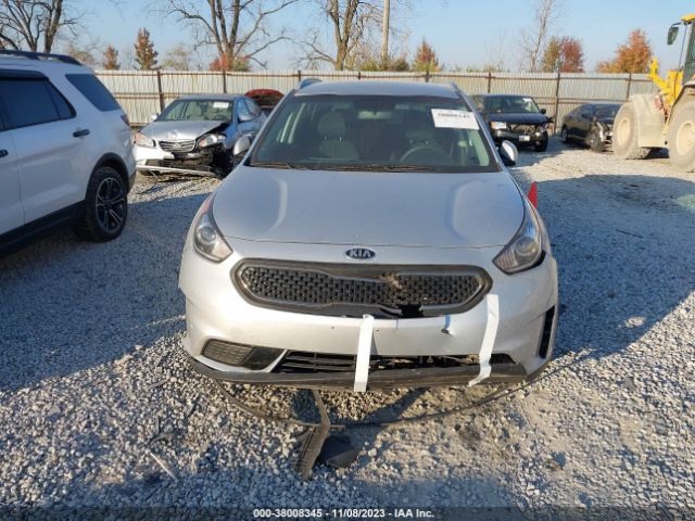 KNDCB3LC8J5158685 KIA NIRO LX