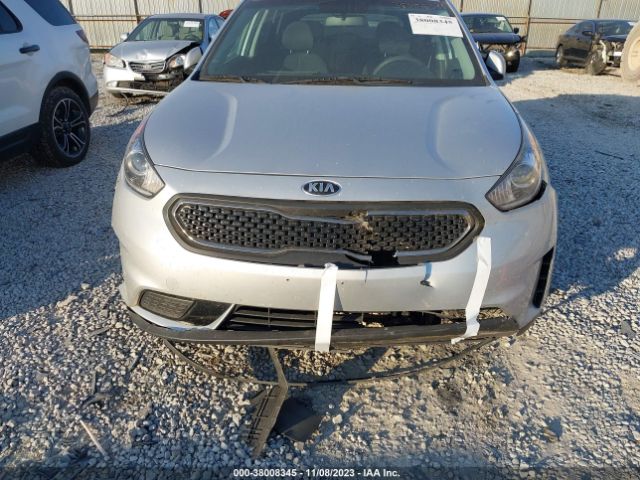 KNDCB3LC8J5158685 KIA NIRO LX