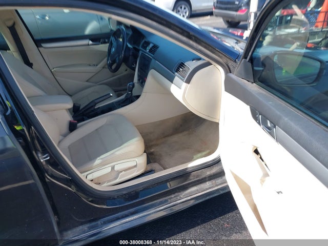 1VWAT7A3XFC071028 Volkswagen Passat 1.8t Wolfsburg Edition