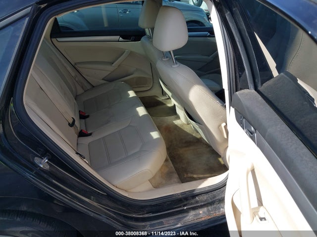 1VWAT7A3XFC071028 Volkswagen Passat 1.8t Wolfsburg Edition