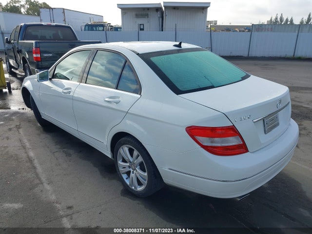 2011 MERCEDES-BENZ C 300 LUXURY/SPORT VIN: WDDGF5EB0BA508721