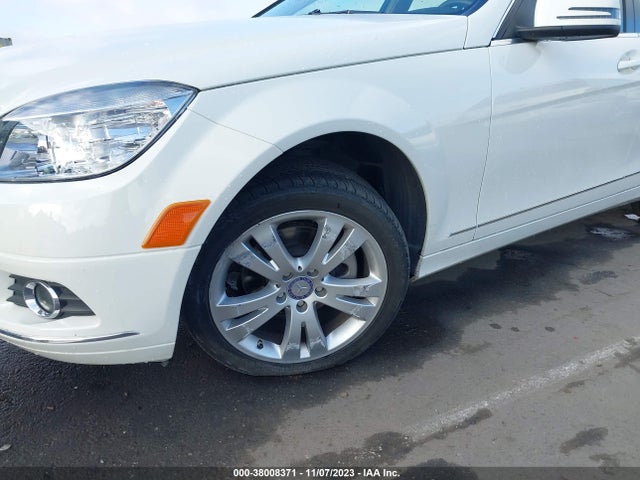 2011 MERCEDES-BENZ C 300 LUXURY/SPORT VIN: WDDGF5EB0BA508721