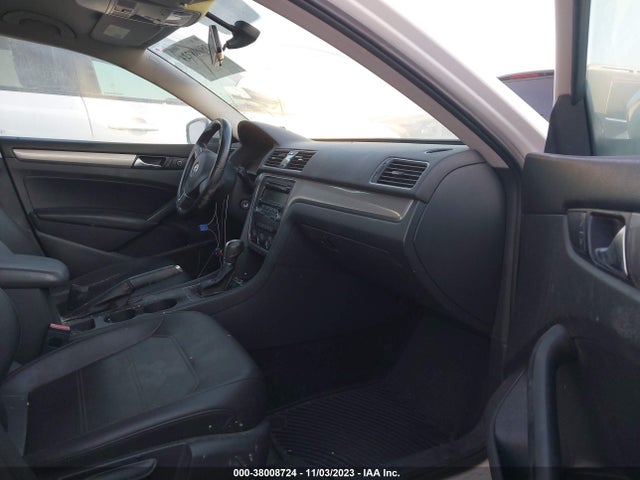 1VWAT7A36EC062860 Volkswagen Passat Wolfsburg Ed