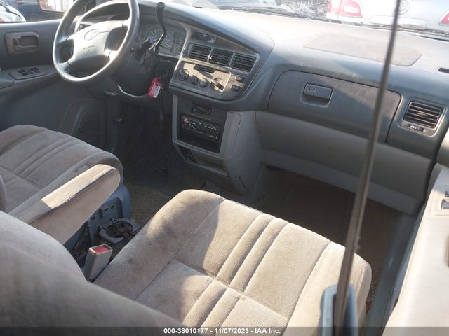 1998 TOYOTA SIENNA CE VIN: 4T3GF19C9WU052957