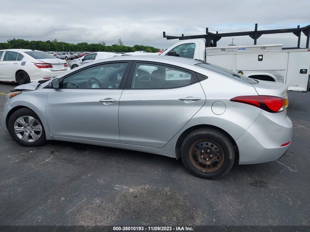 2016 HYUNDAI ELANTRA SE VIN: 5NPDH4AE4GH701150