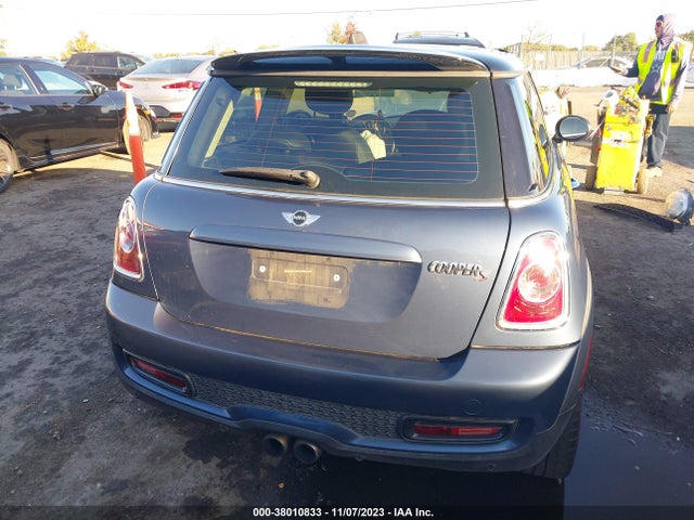 2011 MINI COOPER S VIN: WMWSV3C59BTY22507