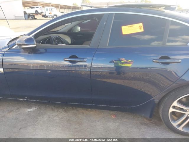SAJAD4BV9HA975824 Jaguar Xe 35t Premium