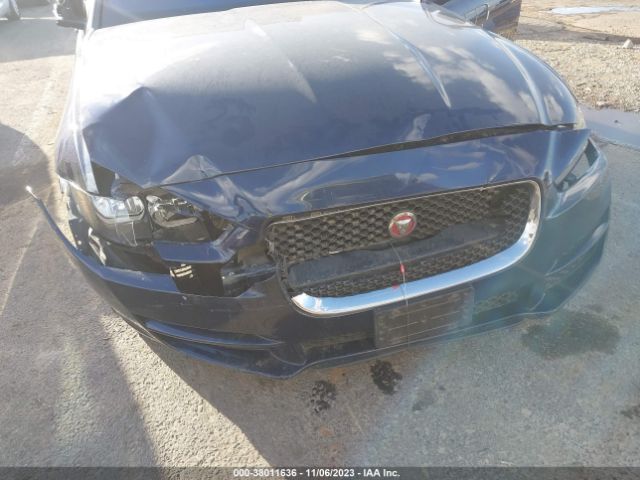 SAJAD4BV9HA975824 Jaguar Xe 35t Premium