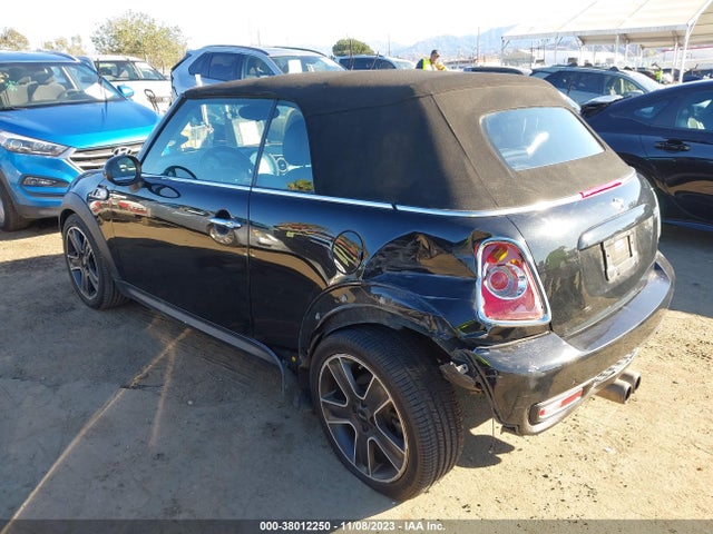 2011 MINI COOPER S WMWZP3C55BT296076 Photo 2