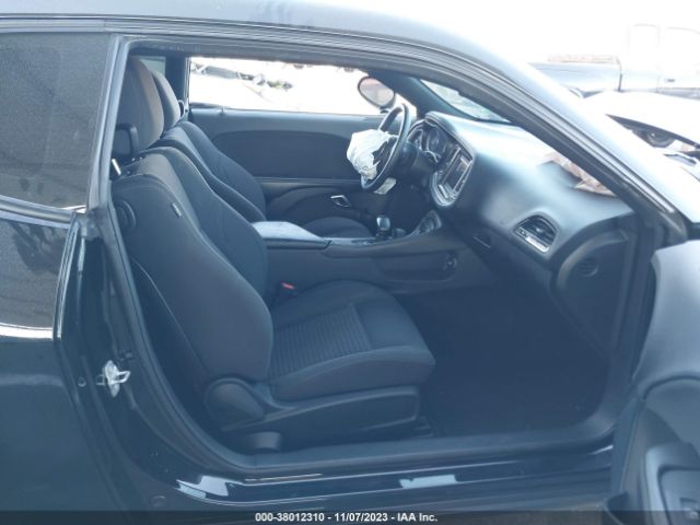 2C3CDZAG8KH549398 Dodge Challenger Sxt