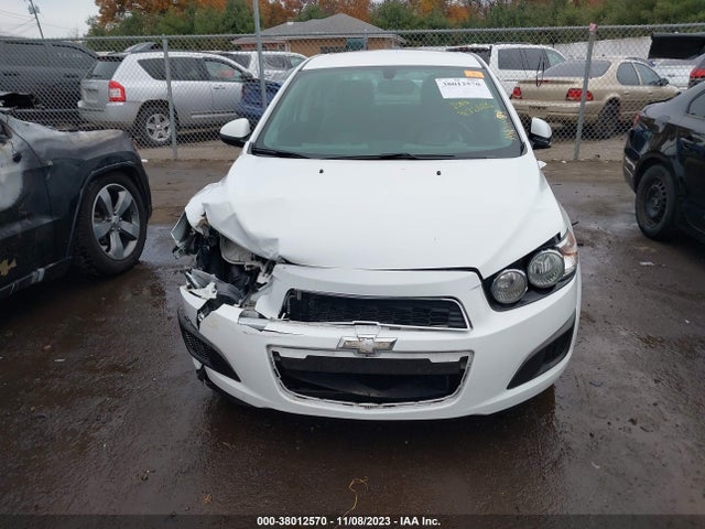 Chevrolet Sonic Ls Auto 2015 1G1JA5SH7F4150487 Image 12