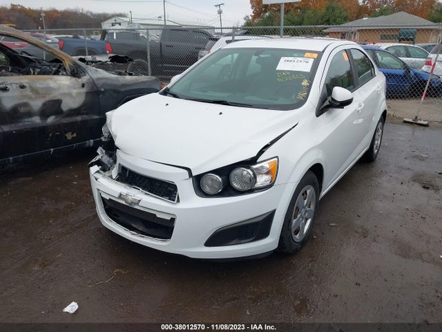 Chevrolet Sonic Ls Auto 2015 1G1JA5SH7F4150487 Image 2
