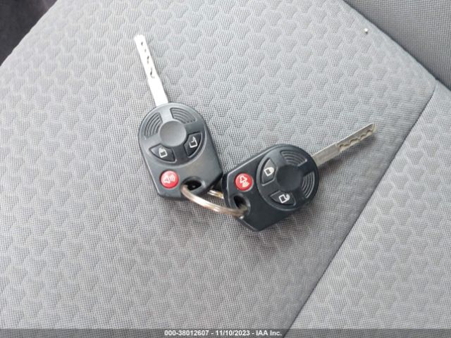 1FMCU0GDXHUA31914 Ford ESCAPE SE