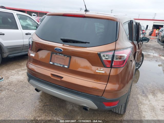 1FMCU0GDXHUA31914 Ford ESCAPE SE