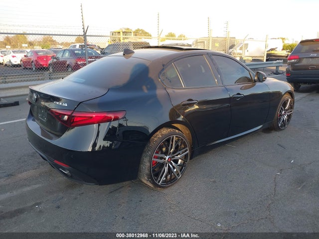 ZARFANANXK7621213 Alfa Romeo Giulia Sport Awd