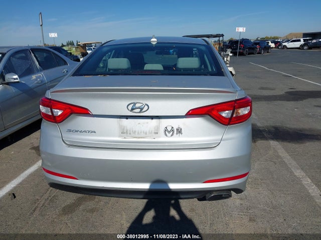 2015 HYUNDAI SONATA SE VIN: 5NPE24AFXFH194705