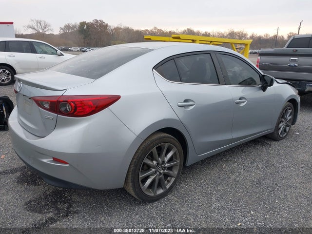 3MZBN1V39JM255163 Mazda Mazda3 Touring