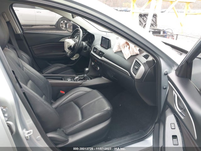 3MZBN1V39JM255163 Mazda Mazda3 Touring