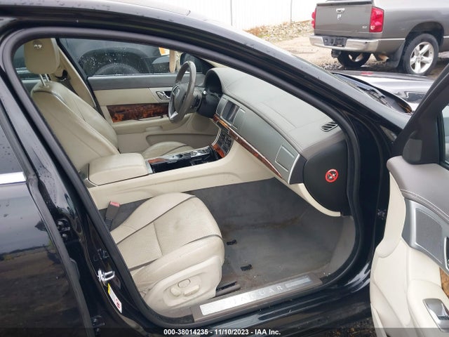 2012 JAGUAR XF SAJWA0HB2CLS21584 Photo 4