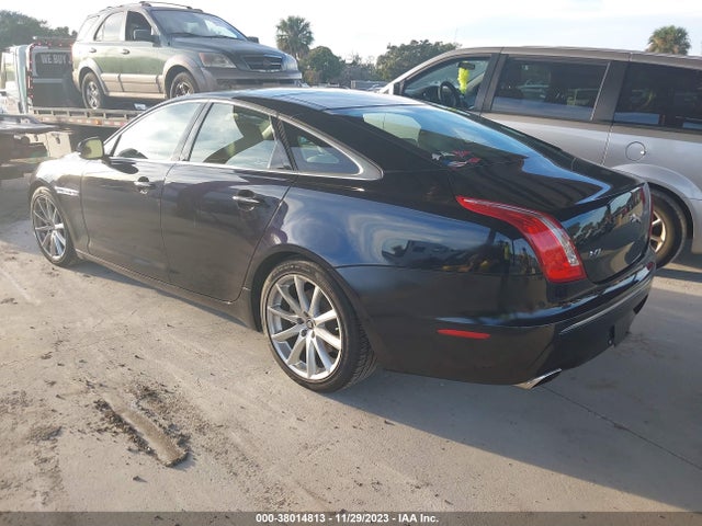2012 JAGUAR XJ SAJWA1CB3CLV30638 Photo 2
