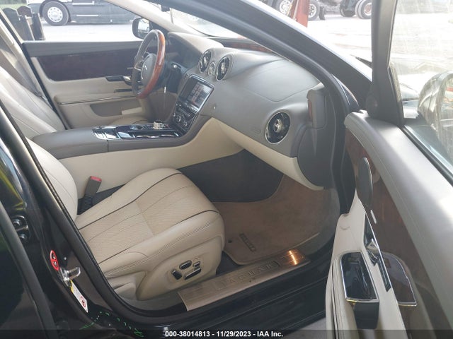 2012 JAGUAR XJ SAJWA1CB3CLV30638 Photo 4