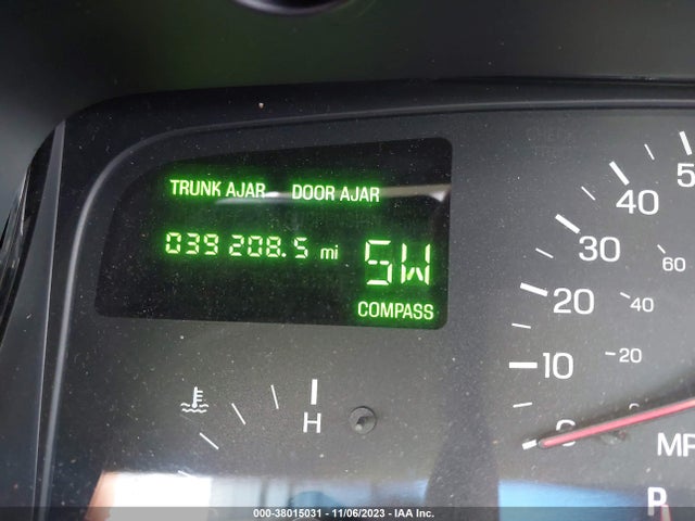 1998 LINCOLN TOWN CAR SIGNATURE VIN: 1LNFM82W2WY620353