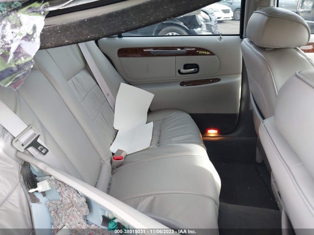 1998 LINCOLN TOWN CAR SIGNATURE VIN: 1LNFM82W2WY620353