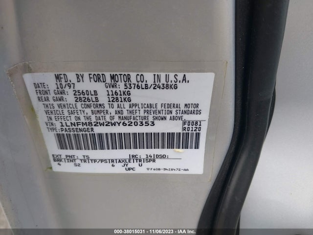 1998 LINCOLN TOWN CAR SIGNATURE VIN: 1LNFM82W2WY620353