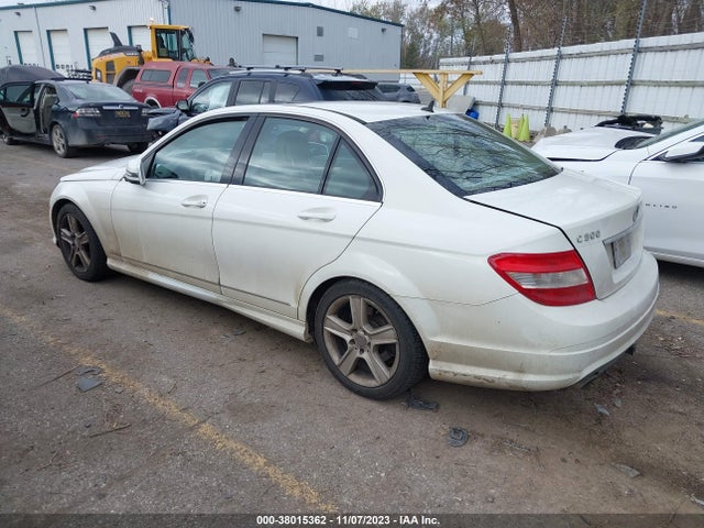 2010 MERCEDES-BENZ C 300 LUXURY/SPORT VIN: WDDGF5EB6AF372273