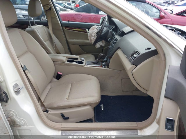 2010 MERCEDES-BENZ C 300 LUXURY/SPORT VIN: WDDGF5EB6AF372273