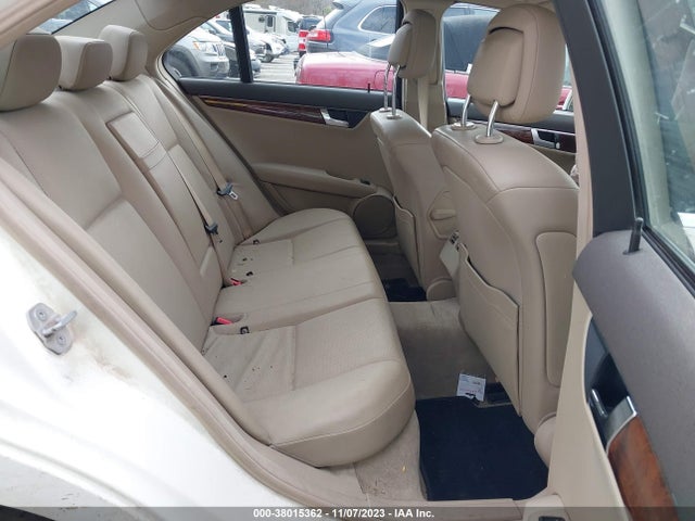 2010 MERCEDES-BENZ C 300 LUXURY/SPORT VIN: WDDGF5EB6AF372273