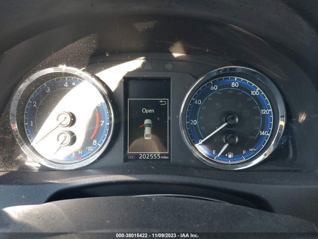 2018 TOYOTA COROLLA XLE VIN: 2T1BURHE7JC007858