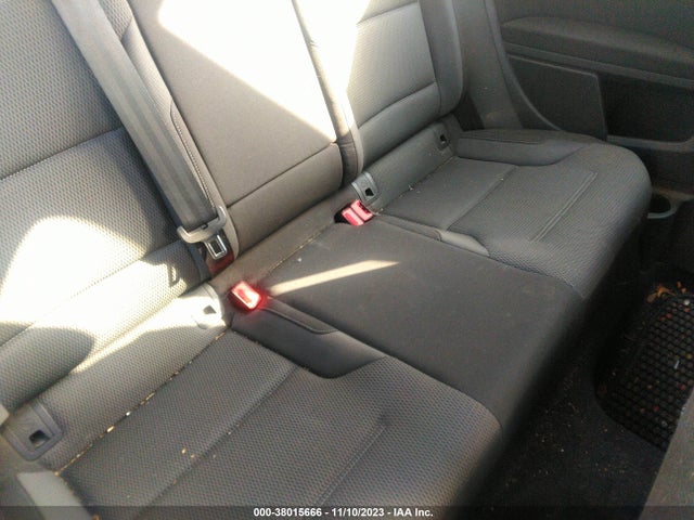3VW817AU8FM023295 Volkswagen Golf Launch Edition 2-door