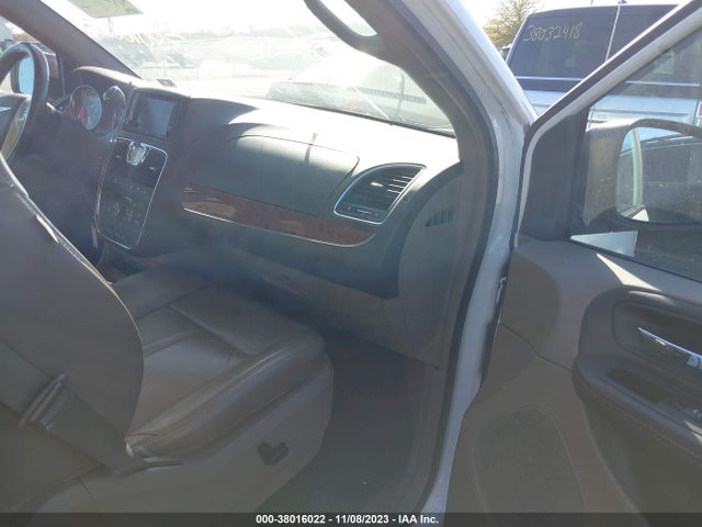 2C4RC1GG7GR303977 Chrysler Town & Country Limited Platinum