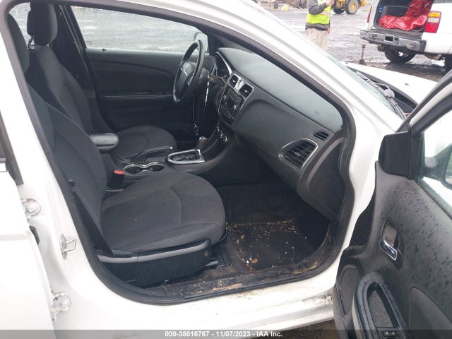 Chrysler 200 LX 2014 1C3CCBAB4EN207795 Image 5