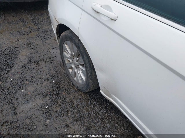Chrysler 200 LX 2014 1C3CCBAB4EN207795 Image 6
